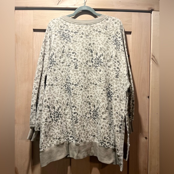 Women’s Old Navy size 3x sweatshirt - Picture 2 of 3